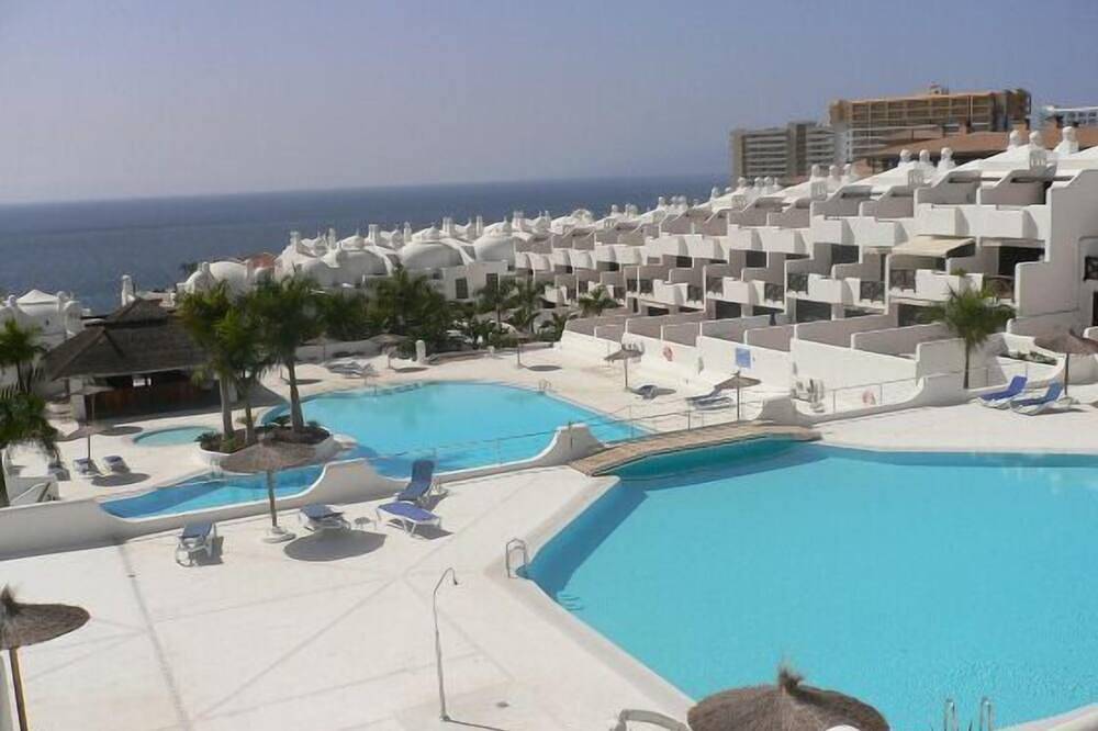 Ganze Wohnung, Schöne Wohnung in einem fantastischen Gebäude am Meer, mit 4 Pools,eine Bar,Wifi in Playa Paraíso, Adeje