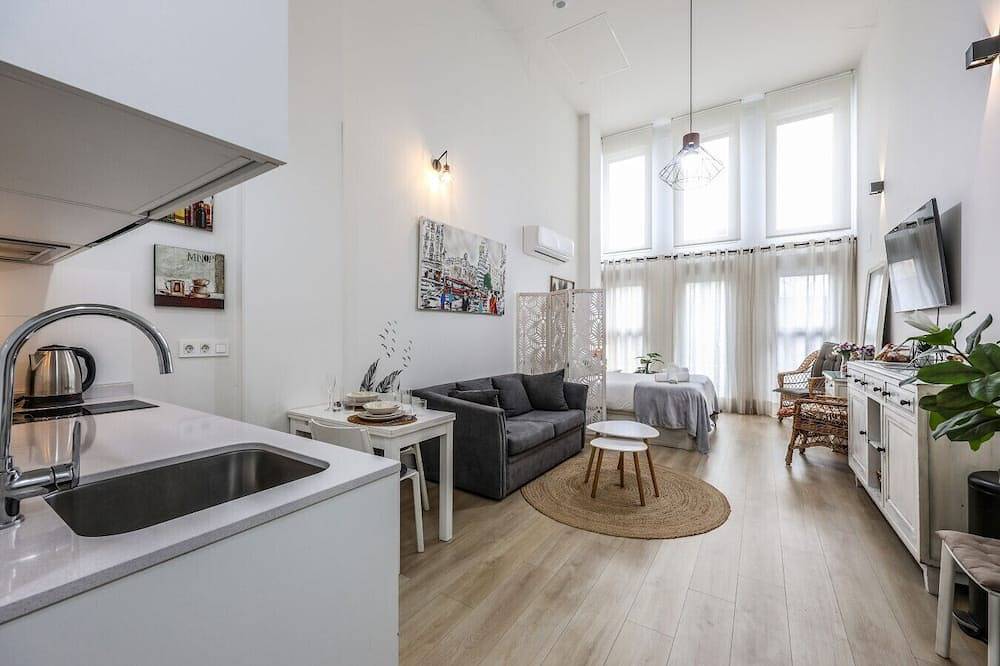 Entire apartment, Fancy Studio with Terrace & Pool  in  Madrid South in Madrid, Madrid Province