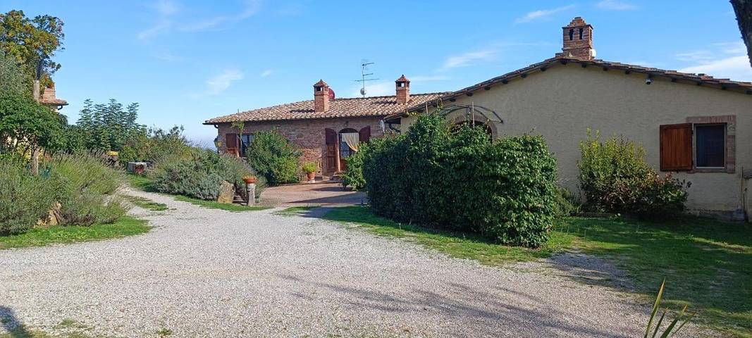 Location de vacances pour 3 personnes, avec piscine ainsi que vue et jardin à Montepulciano - 2