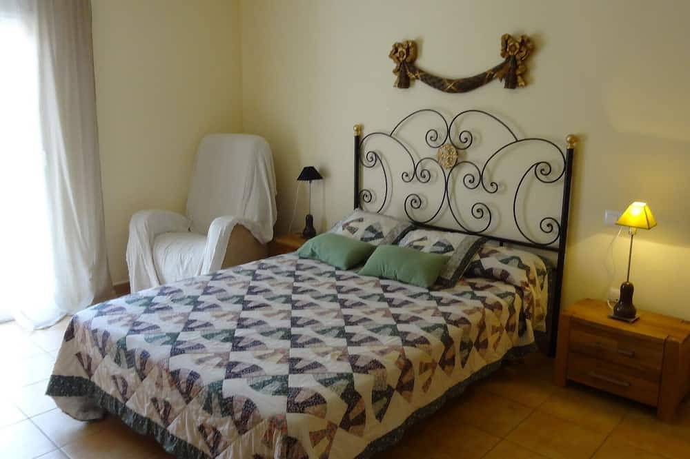 Modern holiday home for 4 persons, with pool, air conditioning, near the beach in els Poblets, Costa Blanca