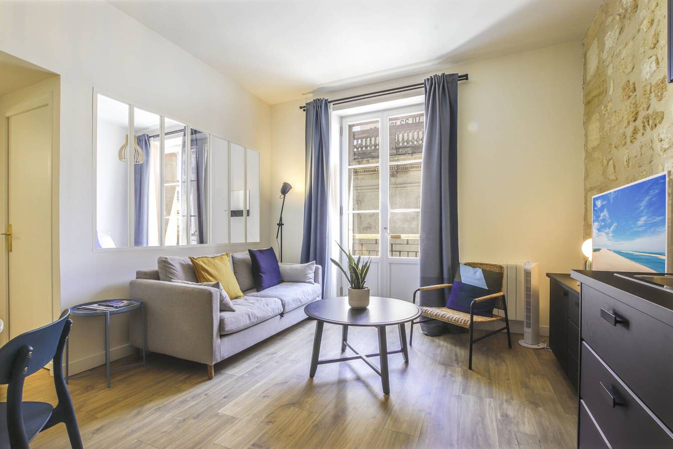 Appartement entier, Appartement lumineux à la pierre Bordelaise, plein centre pour 4 personnes  in Bordeaux, Région de Bordeaux