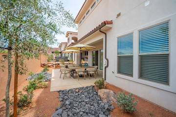 Vacation Home for 21 Guests in Ivins, Zion National Park, Picture 4