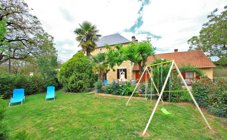 Cottage for 5 people, with garden and pool in Dordogne