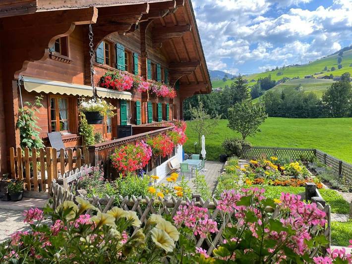 Chalet pour 4 personnes, avec terrasse et vue dans Gstaad