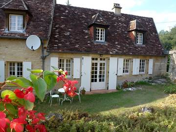 Gîte pour 4 personnes, avec jardin ainsi que piscine et terrasse à Les Eyzies-de-Tayac-Sireuil