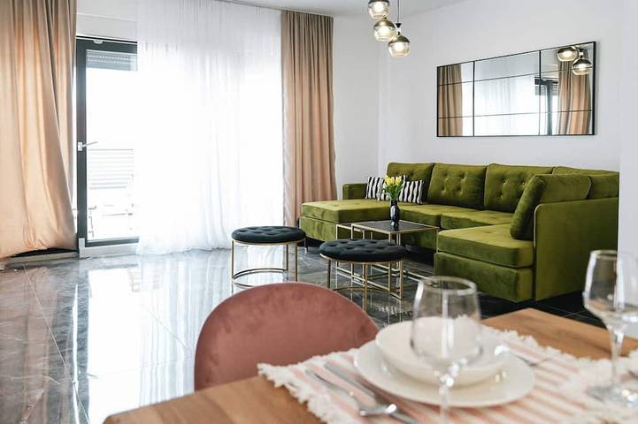 Villa für 8 Personen, mit Balkon und Pool in Rogoznica