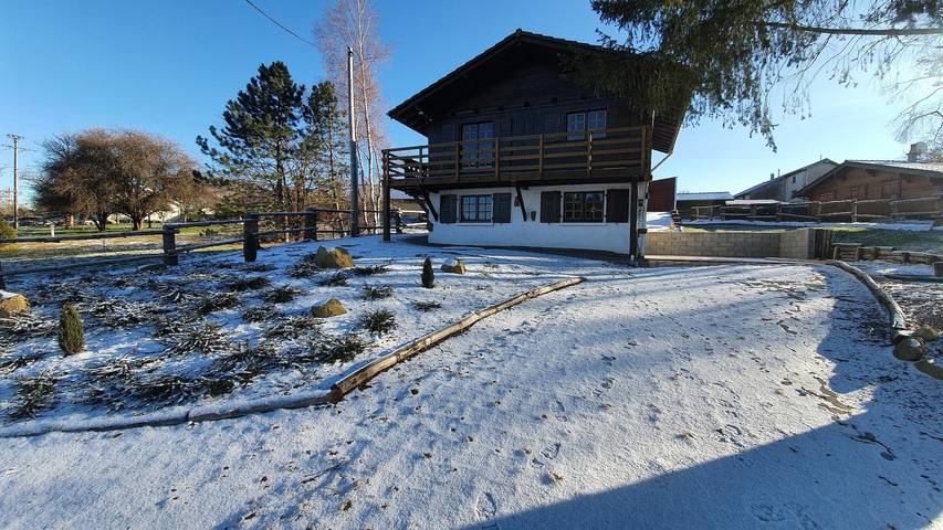 Chalet 'Le Chandeley' avec terrasse privée, jardin privé et Wi-Fi in Champdray, Saint-Dié-des-Vosges