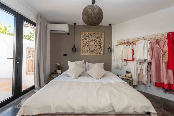 Ibiza villa with fantastic pool and stunning views. in Cala Saladeta, Sant Antoni de Portmany
