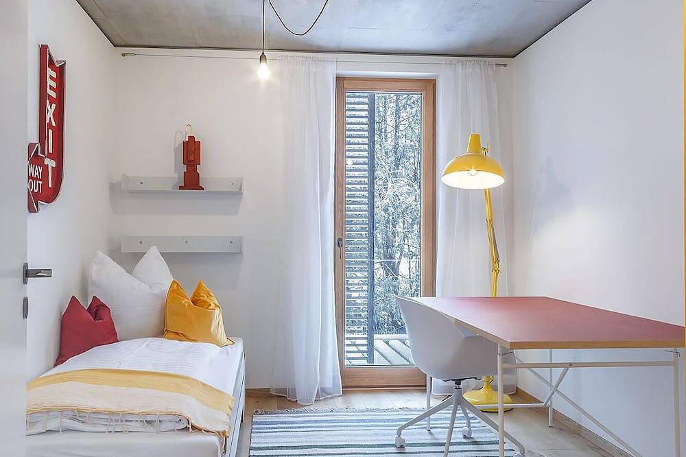 Ganze Wohnung, Wohnen in der modernen \"Villa Kunterbunt\" in Puchheim, Oberbayern