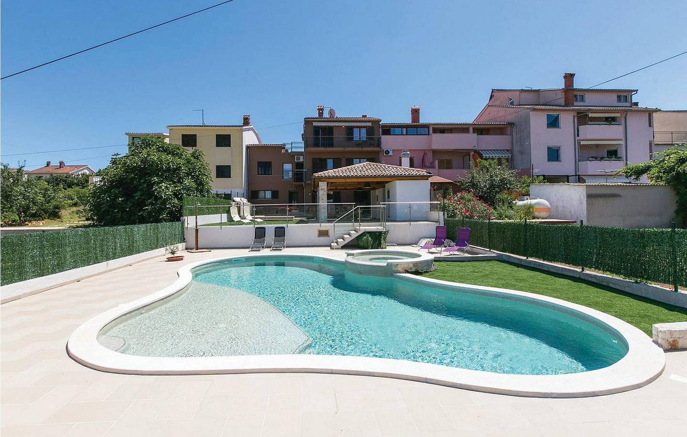 Ferienhaus für 12 Personen mit Terrasse in Valbandon, Fazana