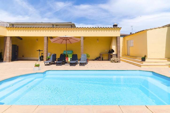Casa rural para 8 personas, con Balcón además de Terraza y Piscina en Fontcuberta - 2