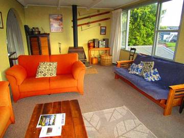 Holiday Home for 10 People in Taupo, Taupo District, Photo 4