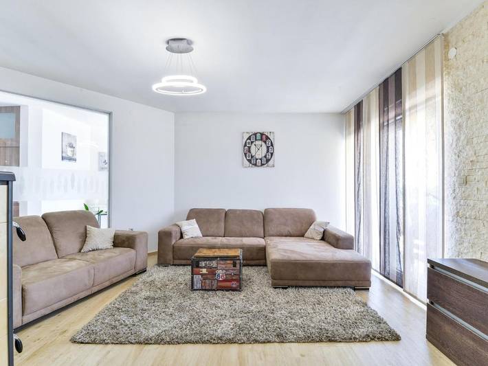 Ferienhaus für 8 Personen, mit Balkon und Terrasse sowie Garten und Pool in Pristeg