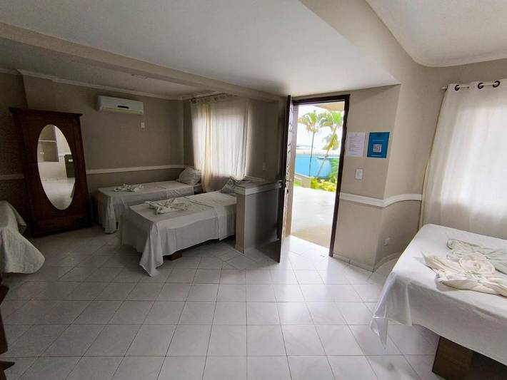 Pousadas para 2 pessoas, com piscina e vista e ainda jardim, com animais de estimação em Guaratuba