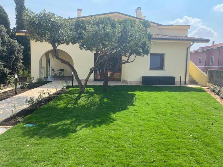 B&b per 3 persone, con giardino e terrazza nonché panorama a Carbonia