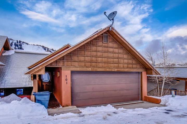 Maison de vacances pour 8 personnes, avec piscine et jacuzzi ainsi que sauna et balcon à Solitude