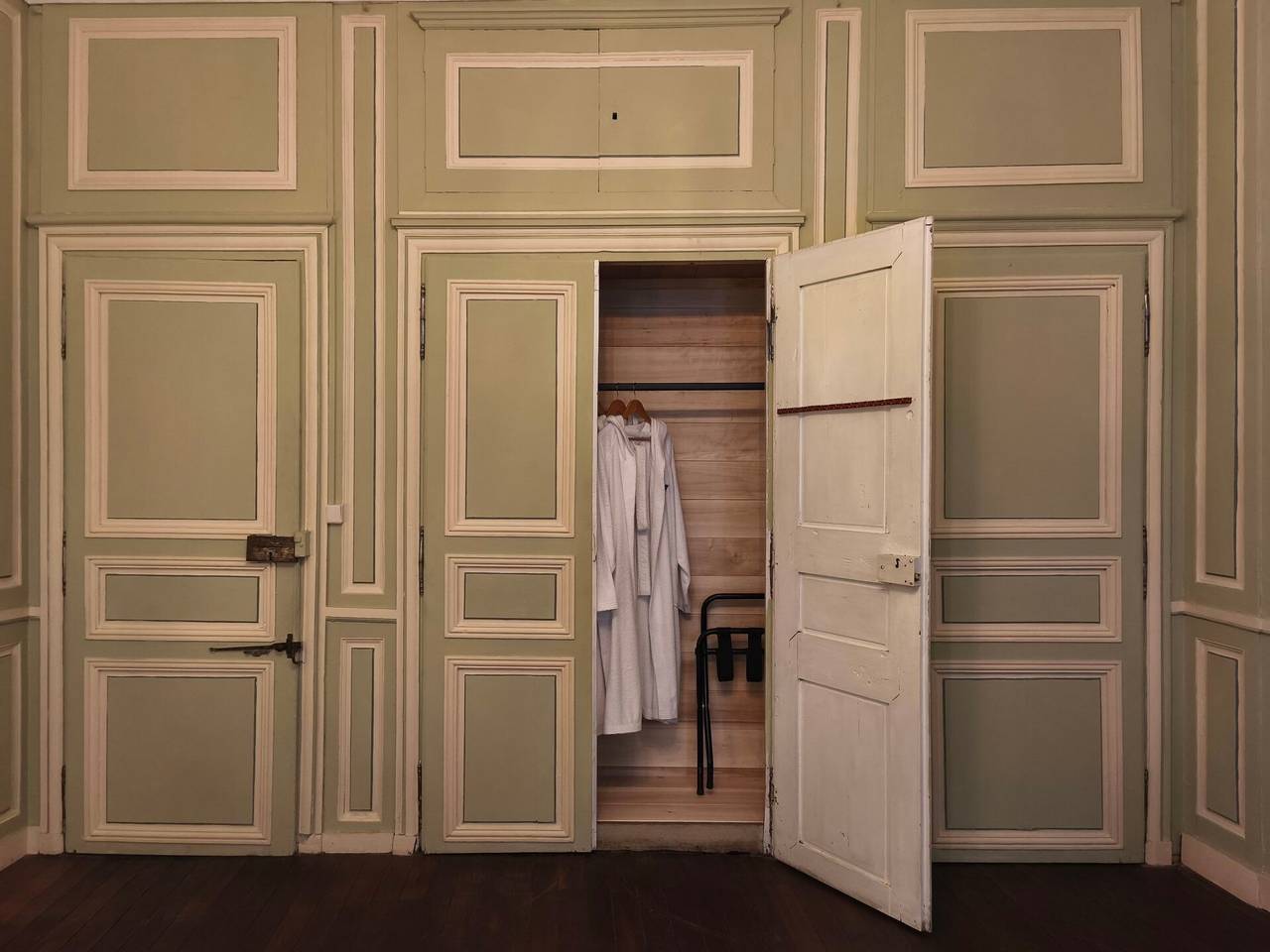 Gästezimmer „Chez Diane – Daphné“: Familien-Suite ebenerdig in Saint-Amand-Montrond