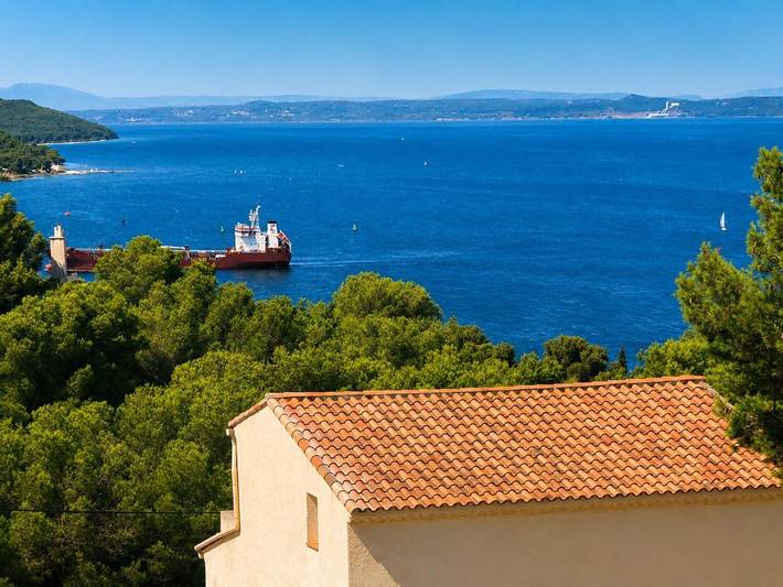 Villa pour 8 personnes, avec Terrasse et Jardin ainsi que Piscine et Vue à Martigues - 3