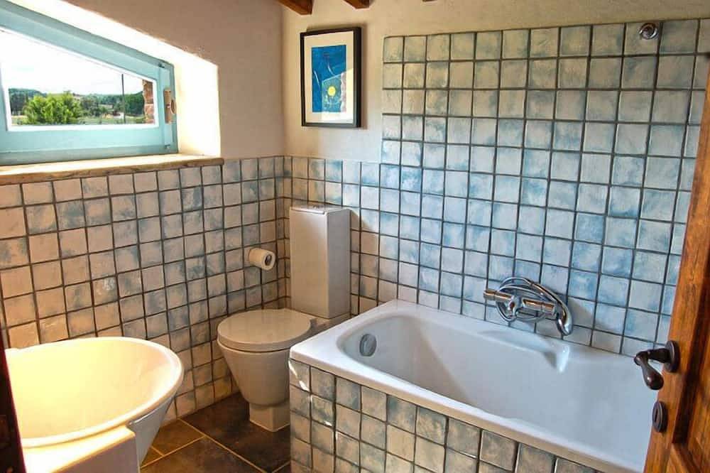 Una villa con vista su Monteriggioni e una piscina privata in Monteriggioni, Chianti