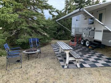 Camping for 6 Guests in Alberta, Picture 3