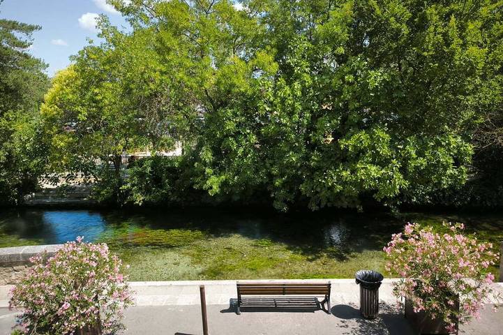 Location de vacances pour 4 personnes dans Office De Tourisme Du Pays Des Sorgues Et Des Monts De Vaucluse