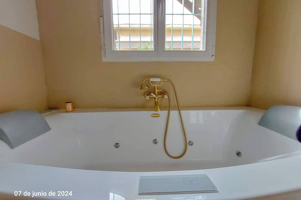 La Casita, 2 bedrooms, garden, pool and hot tub in La Canyada (Paterna), Paterna