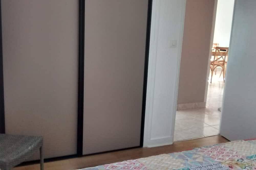Appartement entier, Lumineux 70m² (4-6 p., 2ch), wi-fi, plage 350m, quartier calme, proche commerces in Saint-Malo, Région de Saint-Malo