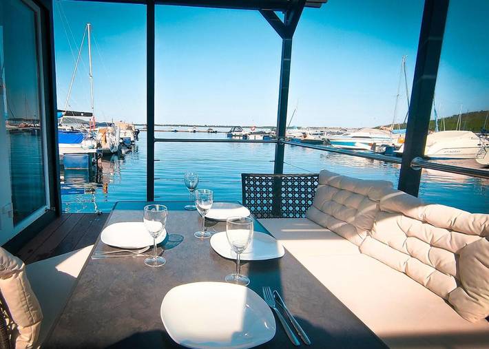 Boot für 4 Personen, mit Terrasse und Ausblick sowie Seeblick in Sachsen-Anhalt