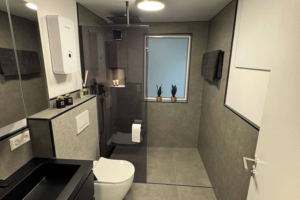 Ganze Wohnung, Luxus-Apartment im Herzen von Ludwigsburg mit schöner Terrasse und Großem Bad in Ludwigsburg, Landkreis Ludwigsburg