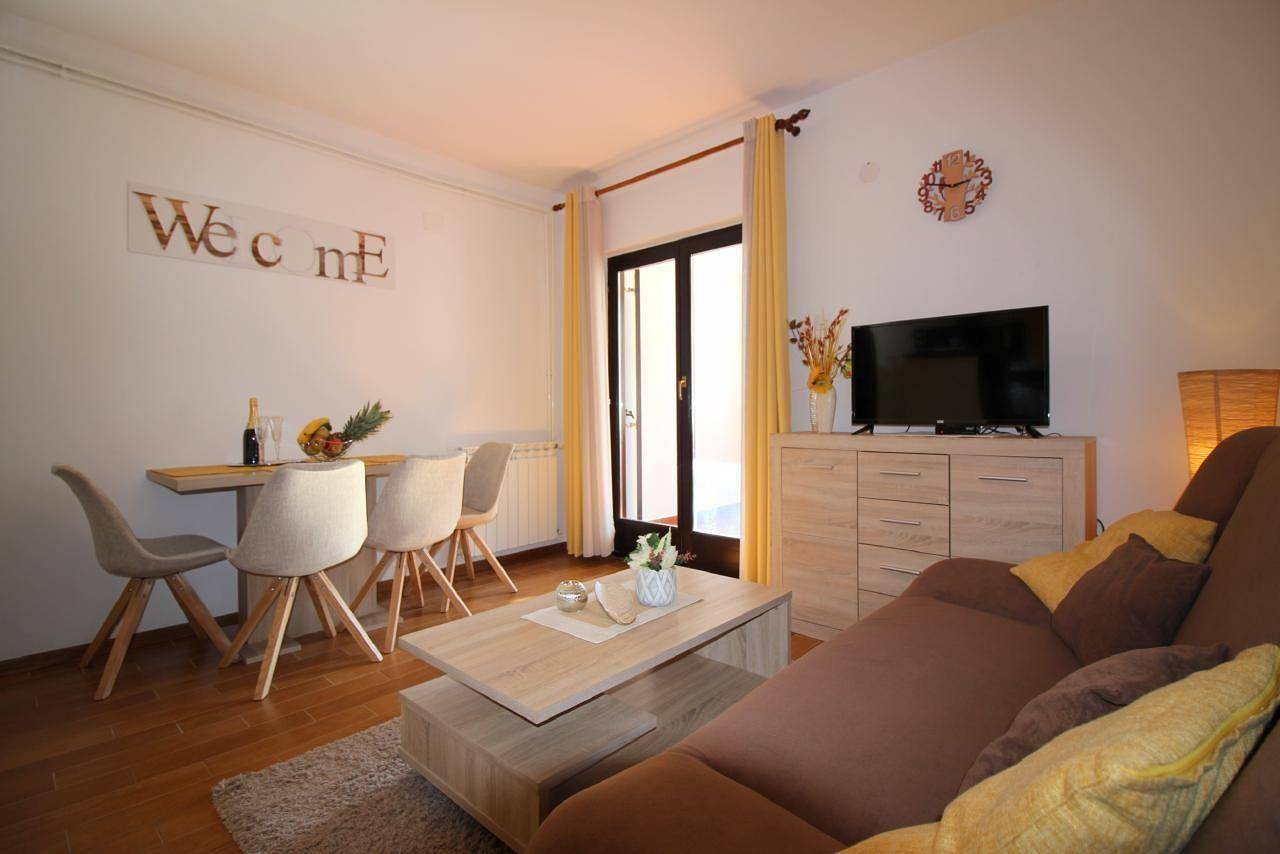 Apartamento vacacional entero, Apartment Vista 2 with barbecue and garden in Poreč, Region de Porec