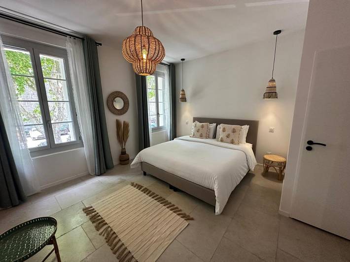 Alojamiento y desayuno para 6 personas, con balcón y vistas además de piscina y jardín - 1