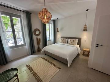 Chambre d’hôte pour 2 personnes, avec piscine ainsi que jardin et balcon à Aigues-Mortes