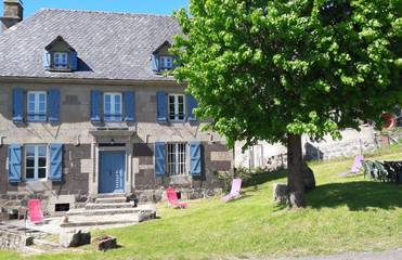 Gîte pour 12 personnes, avec jardin et terrasse à Thiézac