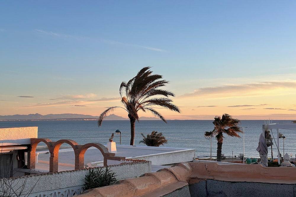 Casa Lenelly - your spacious dream vacation home right by the sea in Torrevieja, Costa Blanca