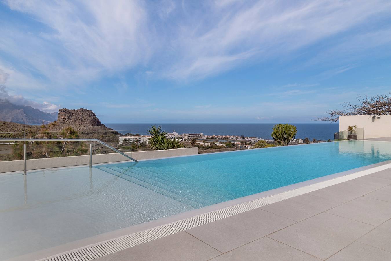 Apartamento entero, Vacaciones 'Suitme-Agaete' con vistas al mar, piscina compartida y Wi-Fi in El Turmán, Agaete