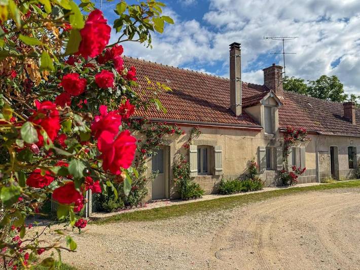 Location de vacances pour 6 personnes, avec jardin à Villeny