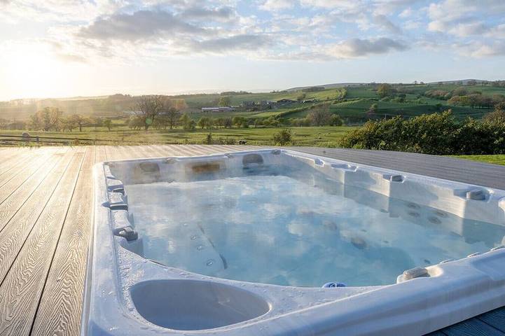 Gîte pour 30 personnes, avec jardin et jacuzzi à Burnley