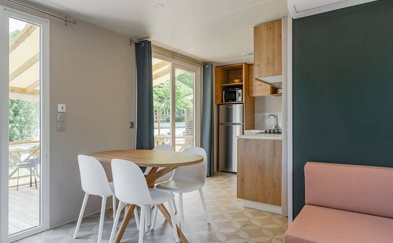 Caravane pour 4 personnes, avec terrasse ainsi que balcon/terrasse et sauna à Nant - 2