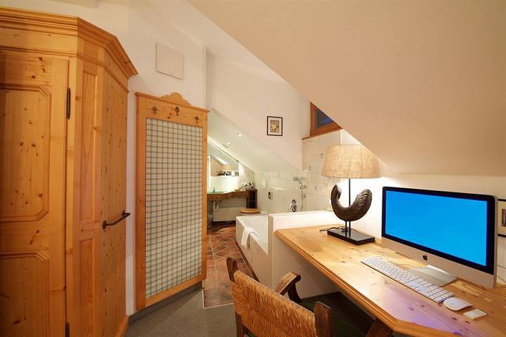 Ganze Ferienwohnung, Einzelzimmer mit Bad, Wc in Lechtaler Alpen, Sankt Anton am Arlberg