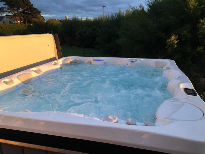 Location de vacances pour 12 personnes, avec jacuzzi et jardin dans Plage du Ruguel - 4