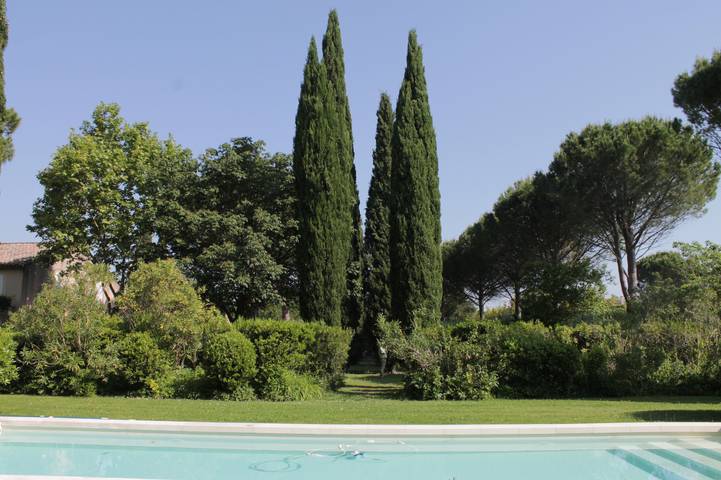 Ganze Wohnung, Le petit oiseau (2p) with pool in Chateaurenard in Châteaurenard, Arles und Umgebung
