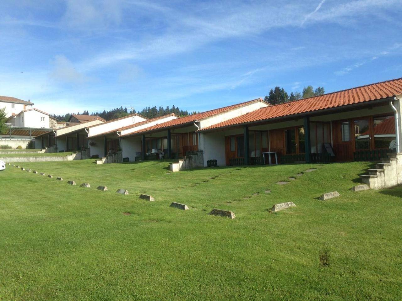 Appartement entier, Studio Apartment in Allègre, Parc Naturel Régional Livradois-Forez