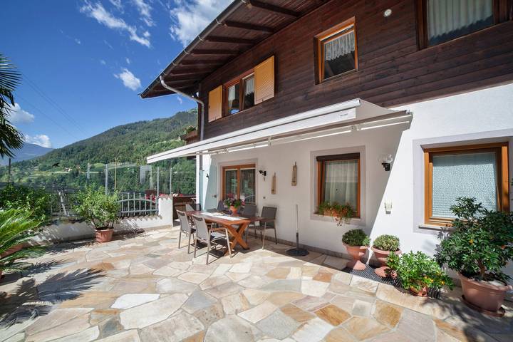 Hel lejlighed, Apartment "Flieder" with Mountain View, Pool, Wi-Fi, Balcony and Garden in Saltaus, Riffian