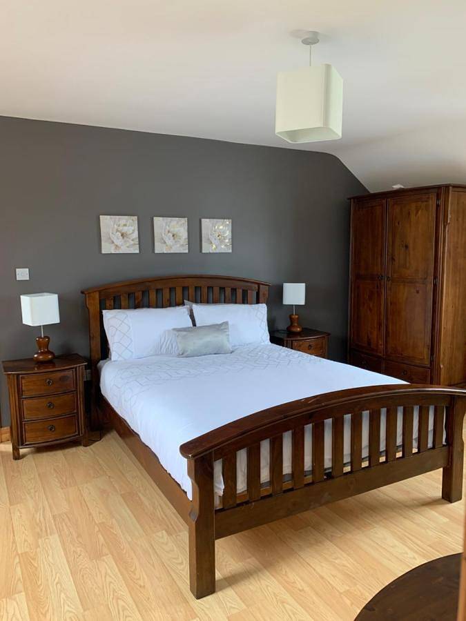 Four-Bedroom House in Acaill