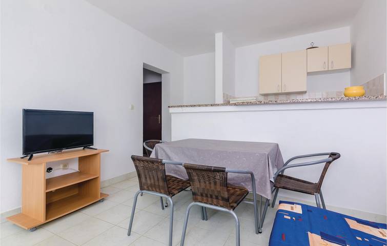 Ganze Ferienwohnung, Gemütliche Ferienwohnung mit Terrasse, 1 km von der Küste und 2 km vom Stadtzentrum von Ston entfernt in Ston, Dubrovnik-Neretva