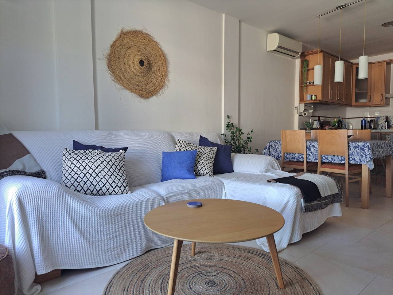 Apartamento entero, Apartamento 'Arroyo Marinos' con vistas a la montaña, Wi-Fi y aire acondicionado in Playa San Cristobal, Almuñecar