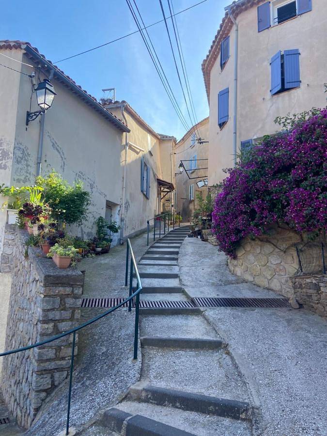 Location de vacances pour 4 personnes, avec terrasse et vue à Pierrefeu-du-Var - 3