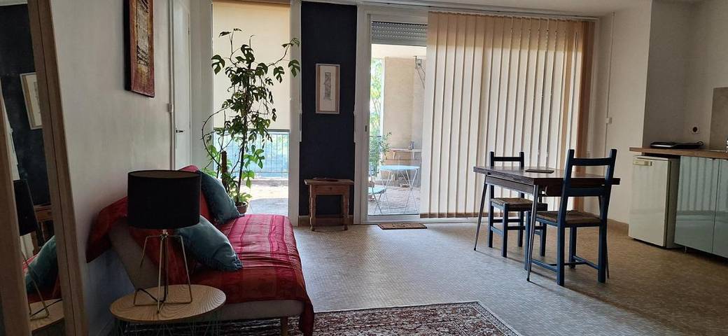 Gîte pour 2 personnes, avec vue ainsi que jardin et terrasse à Lagor - 3
