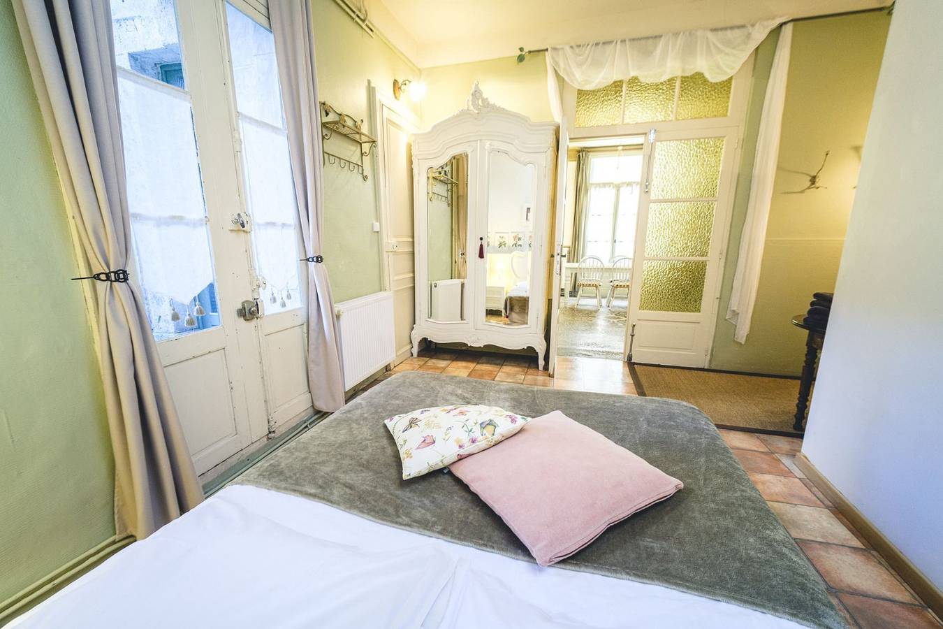 Grandes chambres, cour intérieure, cuisine - Suite Olivier in Caux, Région de Béziers