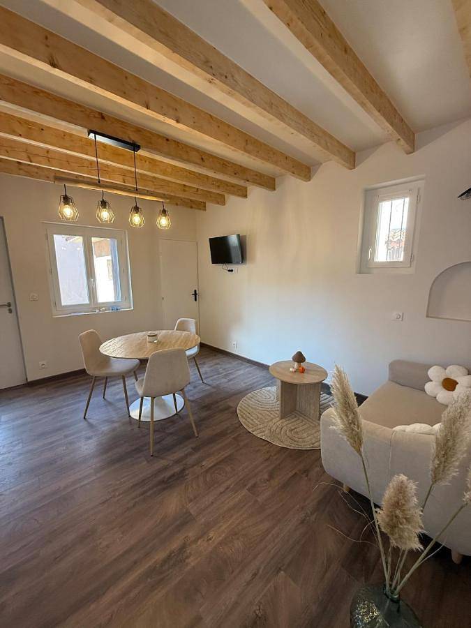 La Petite Couze, Maison cozy pour 2 en Auvergne in Le Breuil-sur-Couze, Région de Besse-et-Saint-Anastaise